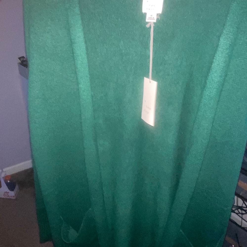 sweater - Picture 4 of 4